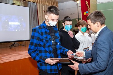 Депутат встретился со студентами